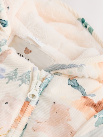 Next Overall σε λευκό