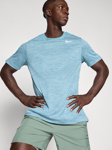 T-Shirt fonctionnel 'NEW VENEER' NIKE en bleu