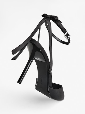 Bershka Czółenka z wyciętą piętą w kolorze czarny