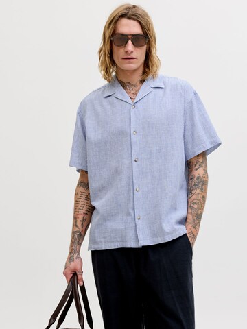JACK & JONES - Ajuste confortable Camisa en azul: frente