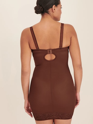Robe gainante Next en marron