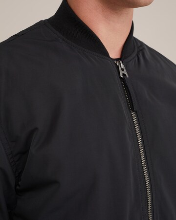 WE Fashion Funktionsjacke in Schwarz
