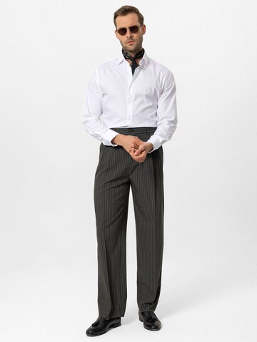 Regular Pantaloni de la Antioch pe negru