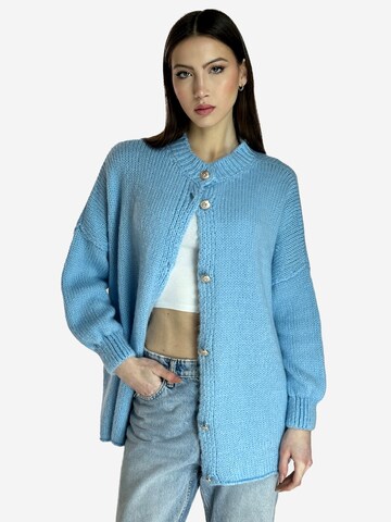 Elara Strickjacke in Blau: Vorderseite