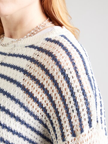 Vero Moda Curve Sweater 'VMCCHARLENE' in Beige