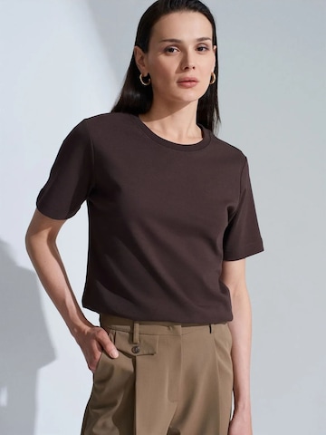 Dilvin T-Shirts in Braun: Vorderseite