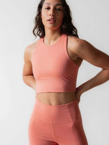 Girlfriend Collective Bustier Sports-BH 'Dylan' i pink: forside