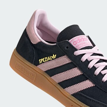 ADIDAS ORIGINALS Σνίκερ χαμηλό 'Handball Spezial' σε μαύρο