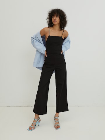 EDITED Jumpsuit 'Noor' in Zwart: voorkant