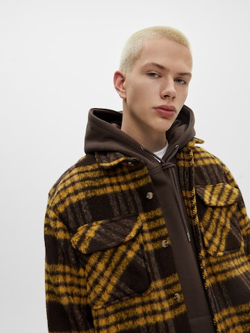 Pull&Bear Přechodná bunda – žlutá