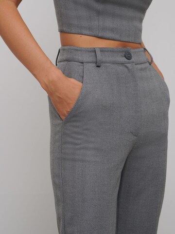 RÆRE by Lorena Rae Slim fit Trousers with creases 'Kim Tall' in Grey
