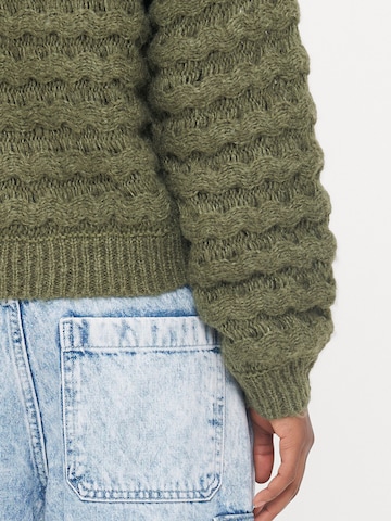 Vero Moda Petite Sweater 'VMLAURYN' in Green