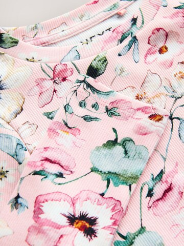 Tricou de la Next pe roz