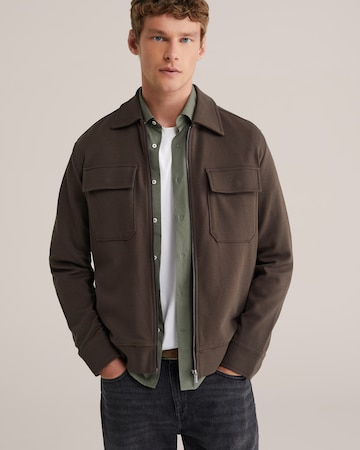 WE Fashion Kevad-sügisjope, värv pruun: eest vaates