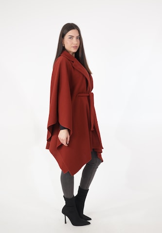 Elara Cape in Rot