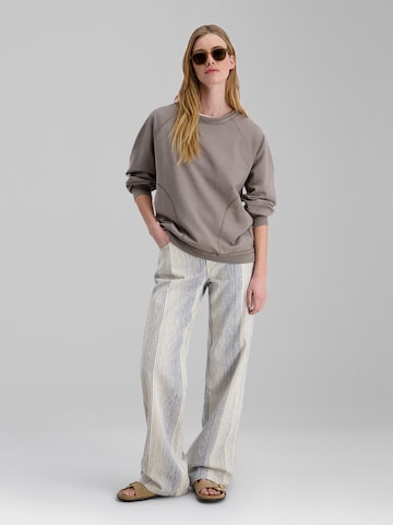 TIMEZONE Sweatshirt 'Raglan' in Braun