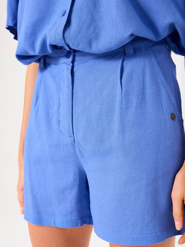 GARCIA Regular Pleat-front trousers in Blue