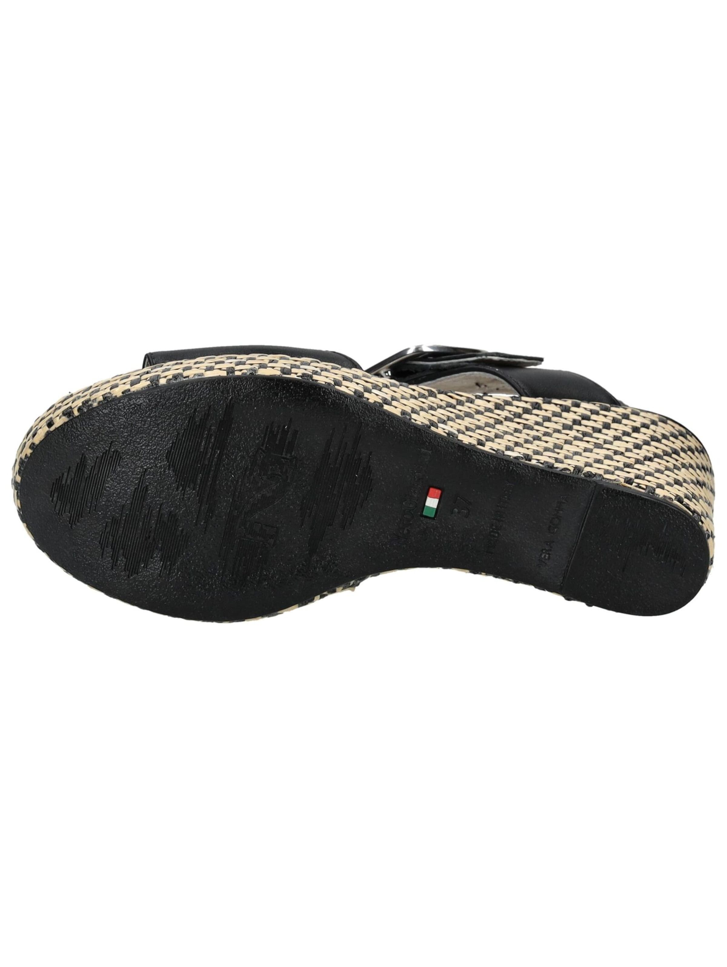 Sandalo di Nero Giardini in nero