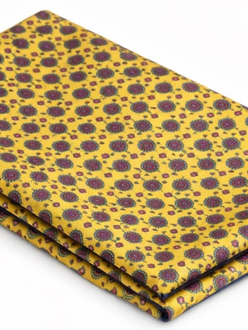 Suitable Pocket Square in Yellow