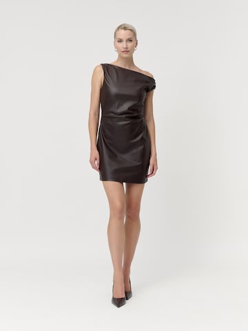 Robe 'Judith' LeGer by Lena Gercke en marron