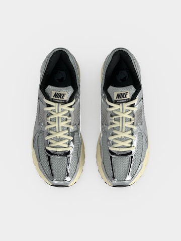 Nike Sportswear Ниски маратонки 'Zoom Vomero 5' в сиво