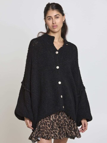 Lilavie Strickjacke ' Lolaa Oversize One Size ' in Schwarz: Vorderseite