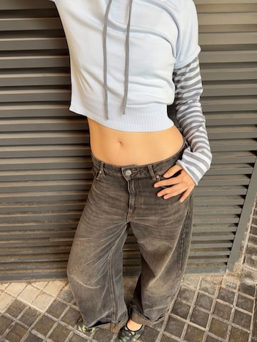Barrel Jeans di Bershka in nero: frontale