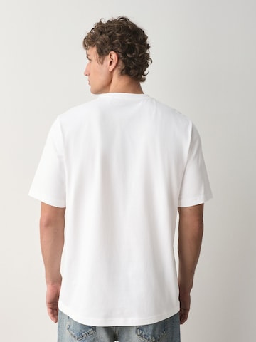 T-Shirt Next en blanc