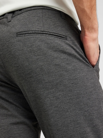 Slimfit Pantaloni chino di Lindbergh in grigio