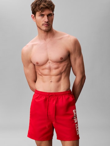 Regular Shorts de bain 'Intense Power' Calvin Klein Swimwear en rouge