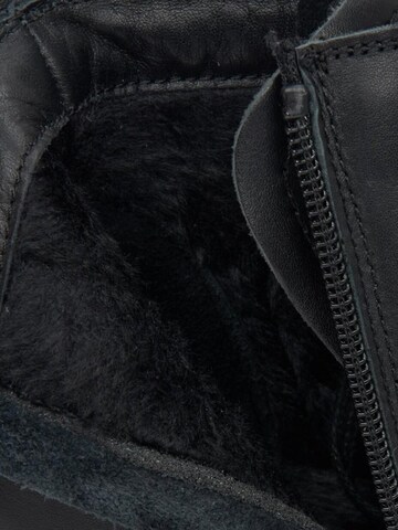 Estro Boots '539-112' in Black
