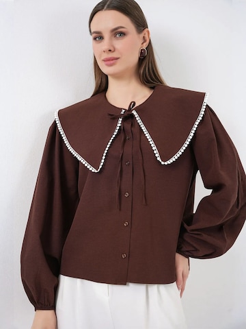 Bigdart Blouse in Brown: front