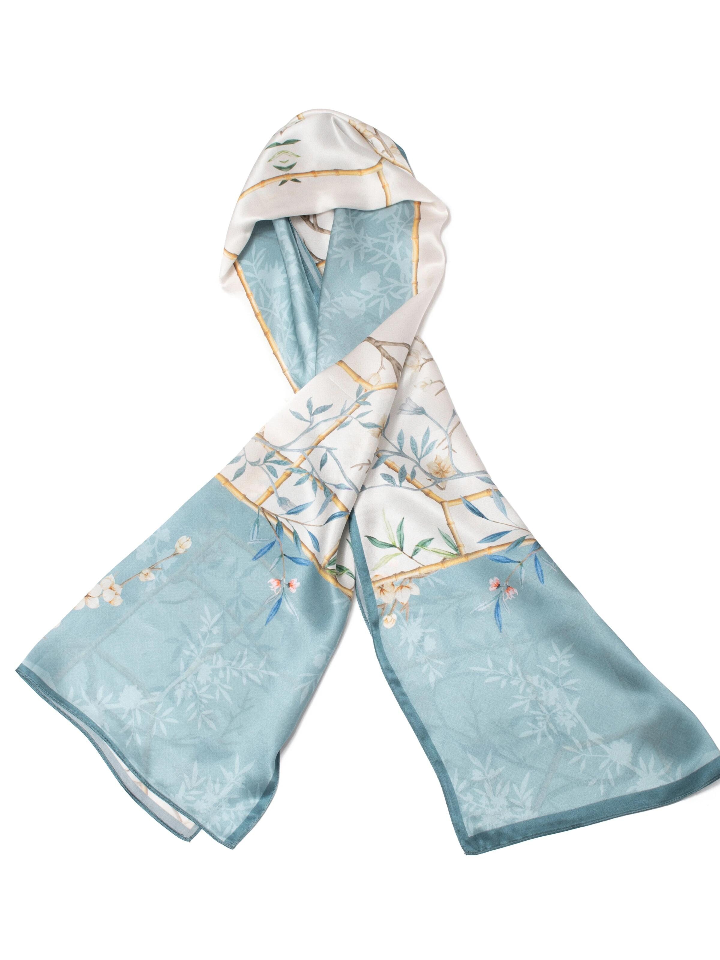 MayTree Scarf in Blue: front