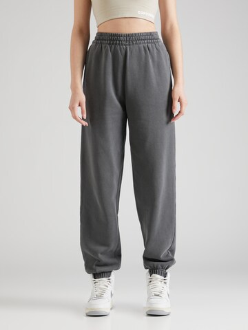 Carhartt WIP Tapered Trousers 'Nelson' in Grey: front