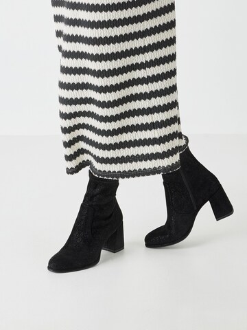 Tamaris Ankle Boots in Black