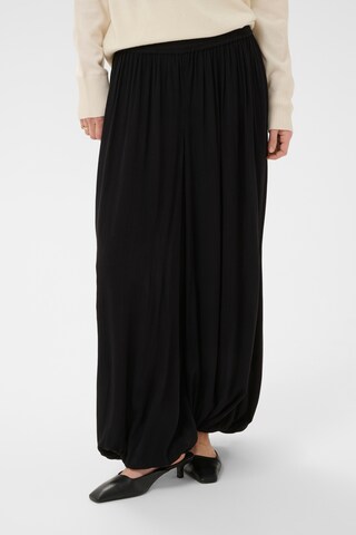 Loosefit Pantalon 'Zaya' SOAKED IN LUXURY en noir : devant