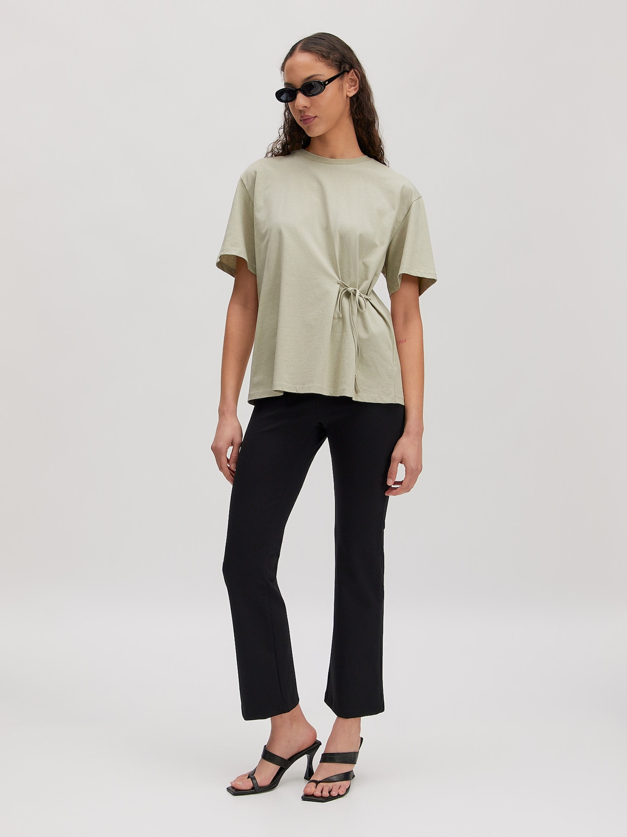 EDITED Shirt 'Rena' Grijs