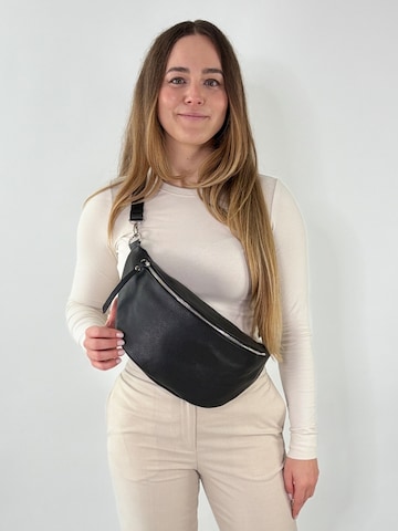 lePelou Fanny Pack in Black: front