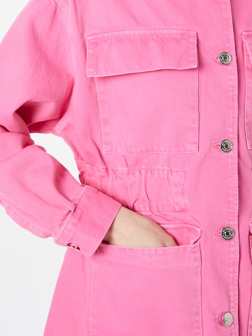 Gina Tricot Демисезонная куртка в Ярко-розовый