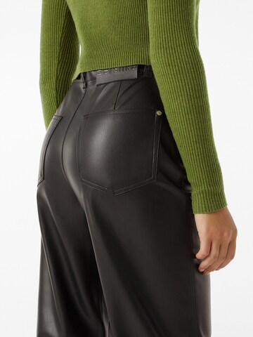 Coupe slim Pantalon Bershka en noir