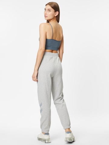 Effilé Pantalon de sport Hummel en gris