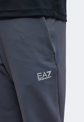 EA7 Emporio Armani - Regular Calças de desporto 'VENTUS7' em azul
