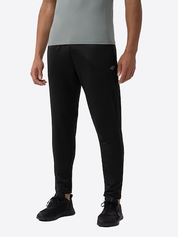 Effilé Pantalon de sport 4F en noir : devant