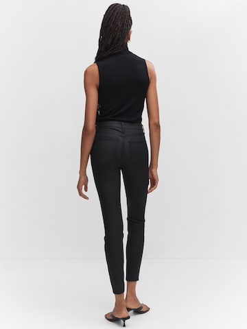 MANGO Skinny Jeans 'Anne' in Zwart