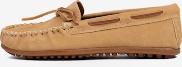 Minnetonka Мокасины 'Classic' в Бежевый: спереди