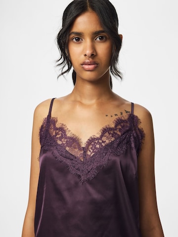 Top 'NOMI' di PIECES in lilla