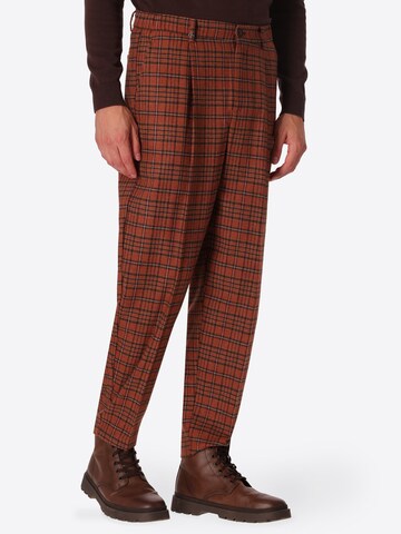 Distretto12 Loosefit Pantalon 'Ban T. Velazquez' in Bruin: voorkant