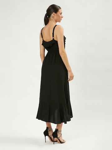 Influencer Лятна рокля 'Flounced Cami' в черно