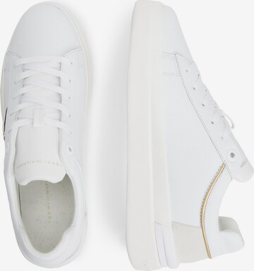 Chaussure à lacets TOMMY HILFIGER en blanc