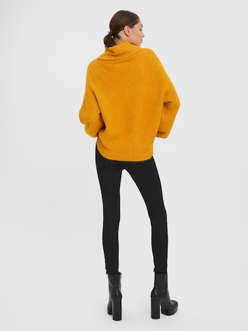 VERO MODA Sweater 'JULIE' in Yellow